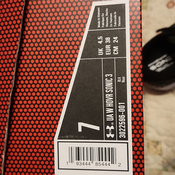 Under Armour running shoes size 7 NWOT. - Picture 2 of 5